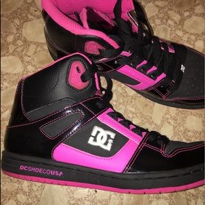 DC high top black/pink shoes